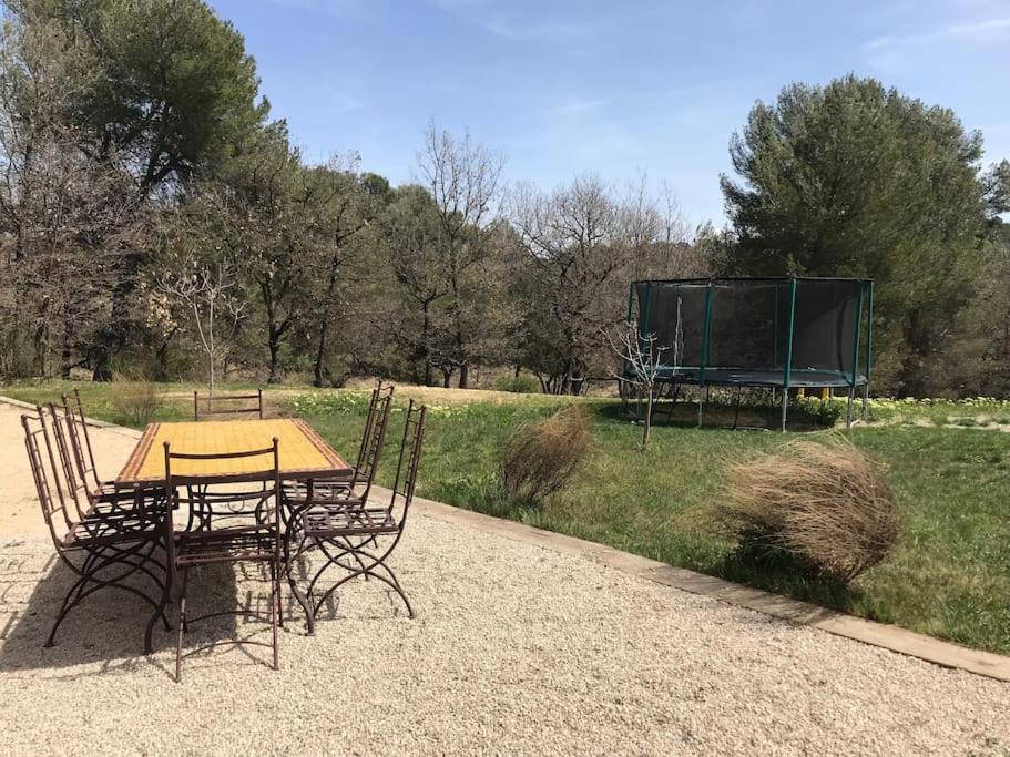 Villa Avec Piscine, Au Calme Et En Pleine Nature! Pierrevert Exterior foto